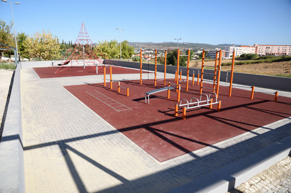 Parque infantil inaugurado nas Sapateiras