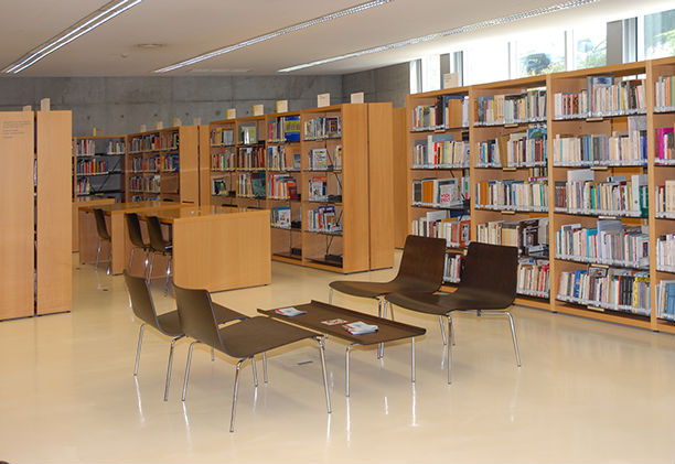 Vista da sala de leitura na biblioteca