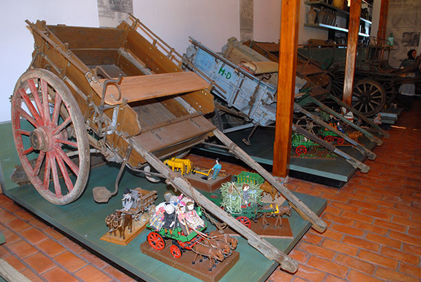 Alguns equipamentos etnográficos e rurais disponíveis no Museu Municipal de Loures