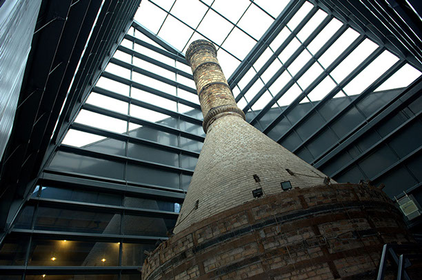Vista desde a base do forno 18 que define o núcleo central do Museu de Cerâmica de Sacavém