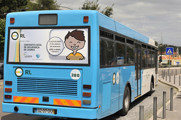 Autocarro da Rodoviária alusivo ao projeto do Contrato Local de Segurança
