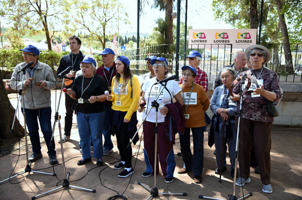 Diferentes gerações em atividades conjuntas